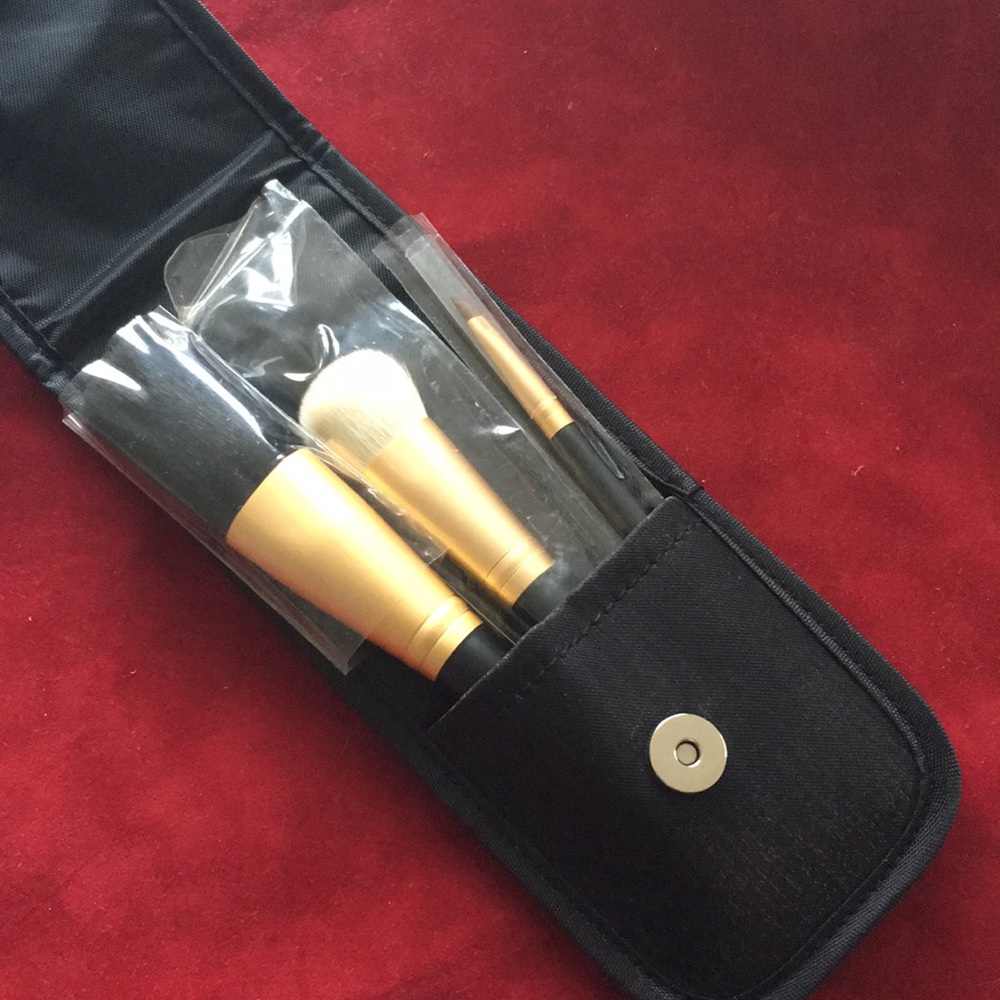 Kumano Brush set face lip foundation black case